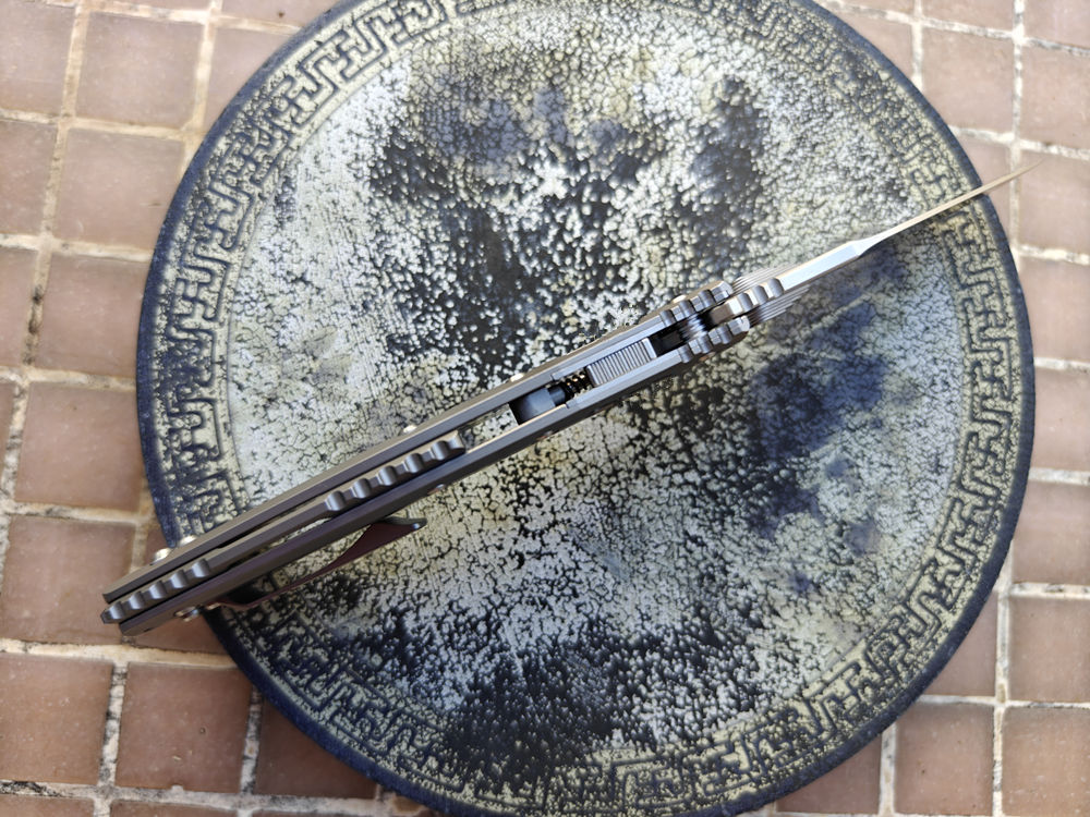 Mai's Real D2 Blade Amphibia F - Pocket Knife Ceramic recension och pris